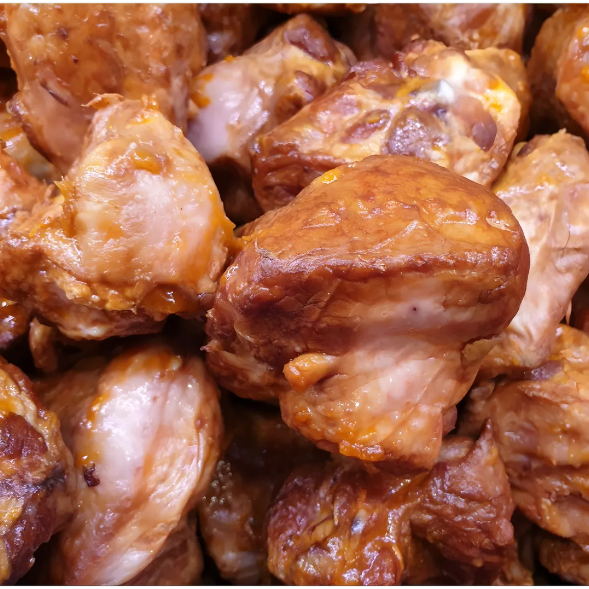 Croupion de dinde fumée en vrac, texture tendre et fumage naturel, parfait pour recettes gourmandes à base de volaille surgelée.